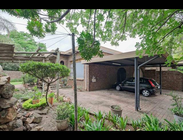 5 BEDROOM HOUSE FOR SALE IN MURRAYFIELD